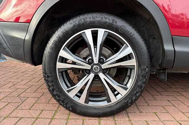 Nissan Qashqai 1.2 DIG-T N-Connecta [Glass Roof]