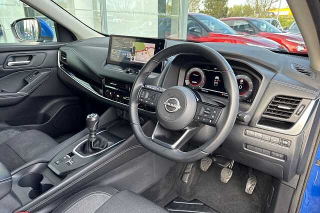 Nissan Qashqai 1.3 DIG-T (140ps) N-Connecta [Glass Roof]