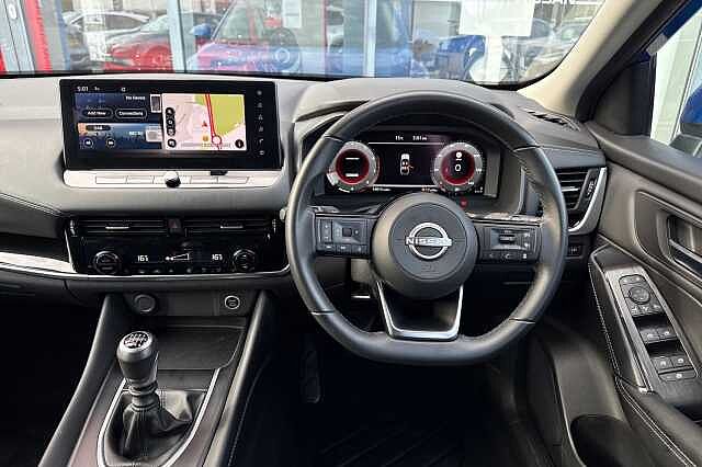 Nissan Qashqai 1.3 DIG-T (140ps) N-Connecta [Glass Roof]