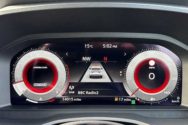 Nissan Qashqai 1.3 DIG-T (140ps) N-Connecta [Glass Roof]