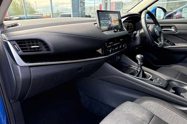 Nissan Qashqai 1.3 DIG-T (140ps) N-Connecta [Glass Roof]