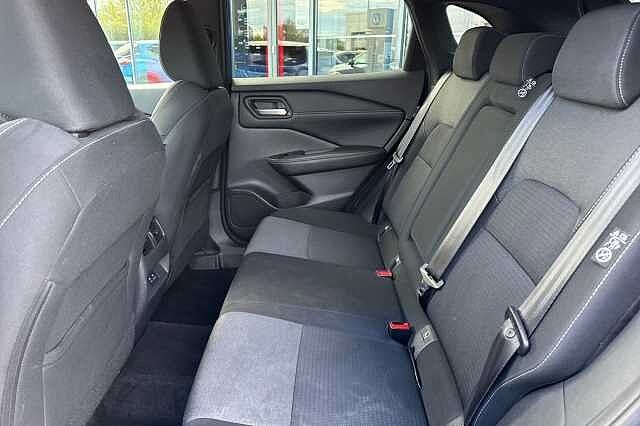 Nissan Qashqai 1.3 DIG-T (140ps) N-Connecta [Glass Roof]