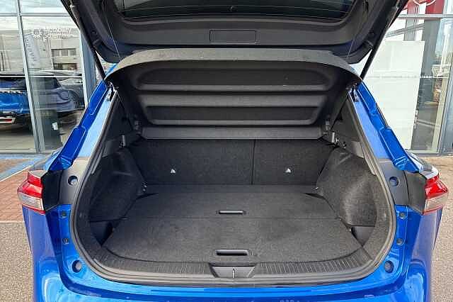 Nissan Qashqai 1.3 DIG-T (140ps) N-Connecta [Glass Roof]