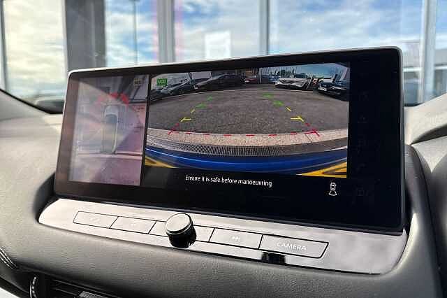 Nissan Qashqai 1.3 DIG-T (140ps) N-Connecta [Glass Roof]