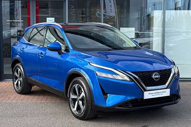 Nissan Qashqai 1.3 DIG-T (140ps) N-Connecta [Glass Roof]