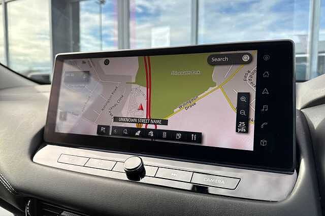 Nissan Qashqai 1.3 DIG-T (140ps) N-Connecta [Glass Roof]