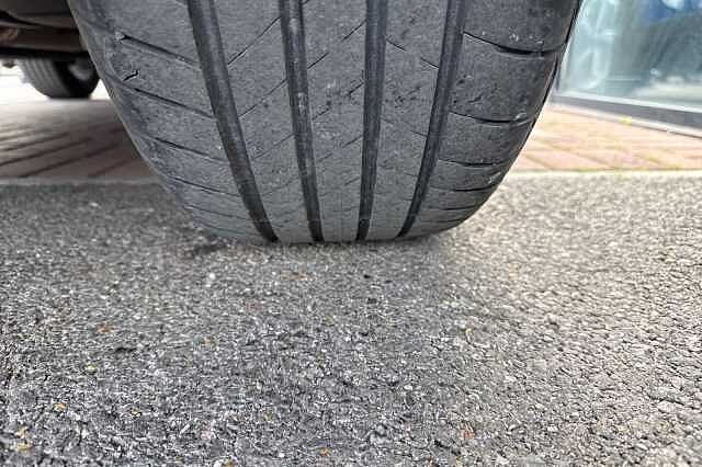 Nissan Qashqai 1.3 DIG-T (140ps) N-Connecta [Glass Roof]