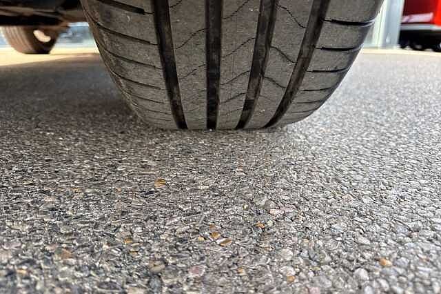 Nissan Qashqai 1.3 DIG-T (140ps) N-Connecta [Glass Roof]