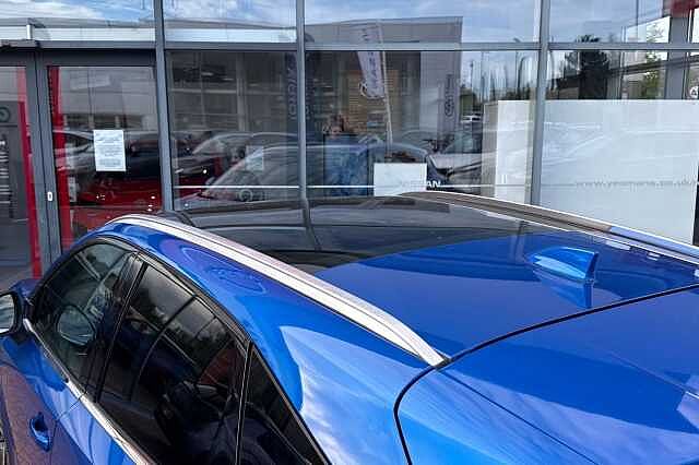 Nissan Qashqai 1.3 DIG-T (140ps) N-Connecta [Glass Roof]