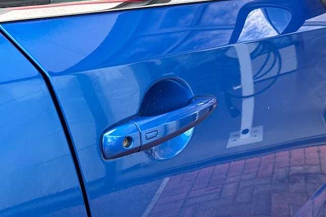 Nissan Qashqai 1.3 DIG-T (140ps) N-Connecta [Glass Roof]