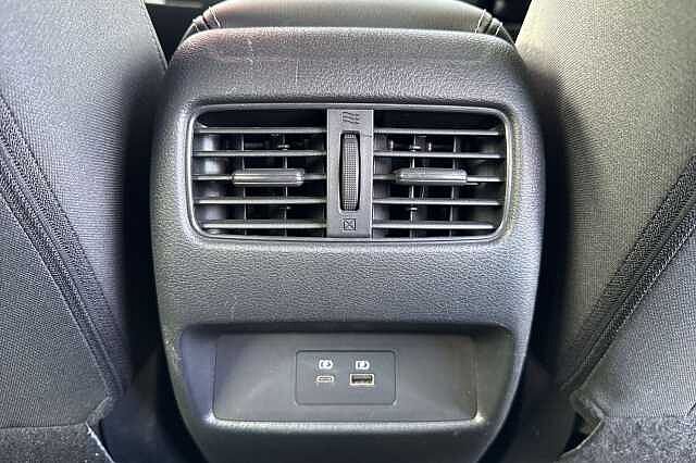 Nissan Qashqai 1.3 DIG-T (140ps) N-Connecta [Glass Roof]