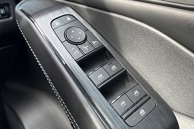 Nissan Qashqai 1.3 DIG-T (140ps) N-Connecta [Glass Roof]