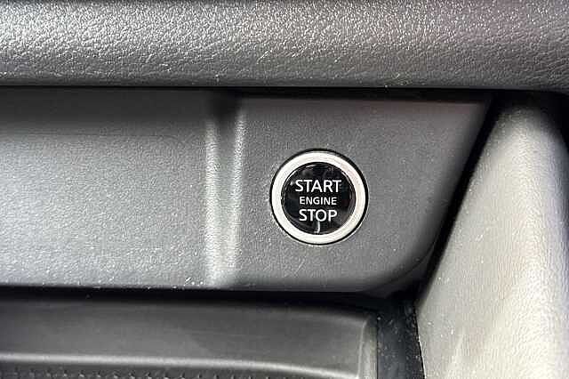 Nissan Qashqai 1.3 DIG-T (140ps) N-Connecta [Glass Roof]