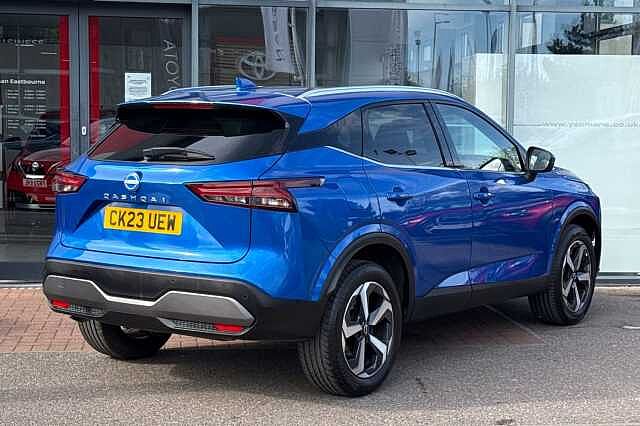 Nissan Qashqai 1.3 DIG-T (140ps) N-Connecta [Glass Roof]