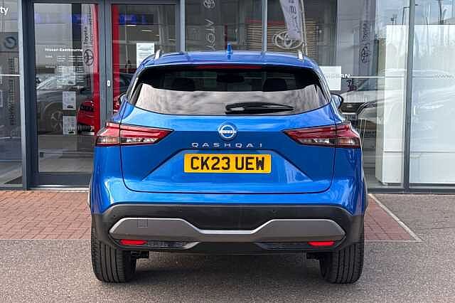 Nissan Qashqai 1.3 DIG-T (140ps) N-Connecta [Glass Roof]