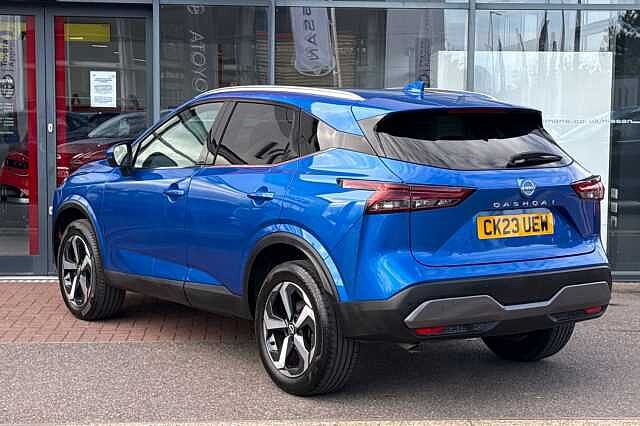 Nissan Qashqai 1.3 DIG-T (140ps) N-Connecta [Glass Roof]