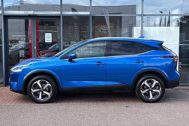 Nissan Qashqai 1.3 DIG-T (140ps) N-Connecta [Glass Roof]